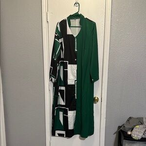 Elegant Green V-Neck Long Sleeve Gown